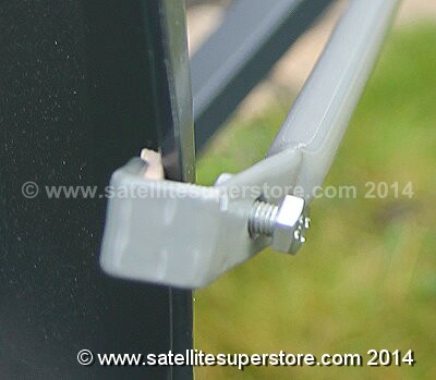Primesat feed support arm side stabilisers